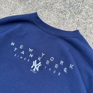 90’s vintage New York Yankees navy Crewneck Sweater